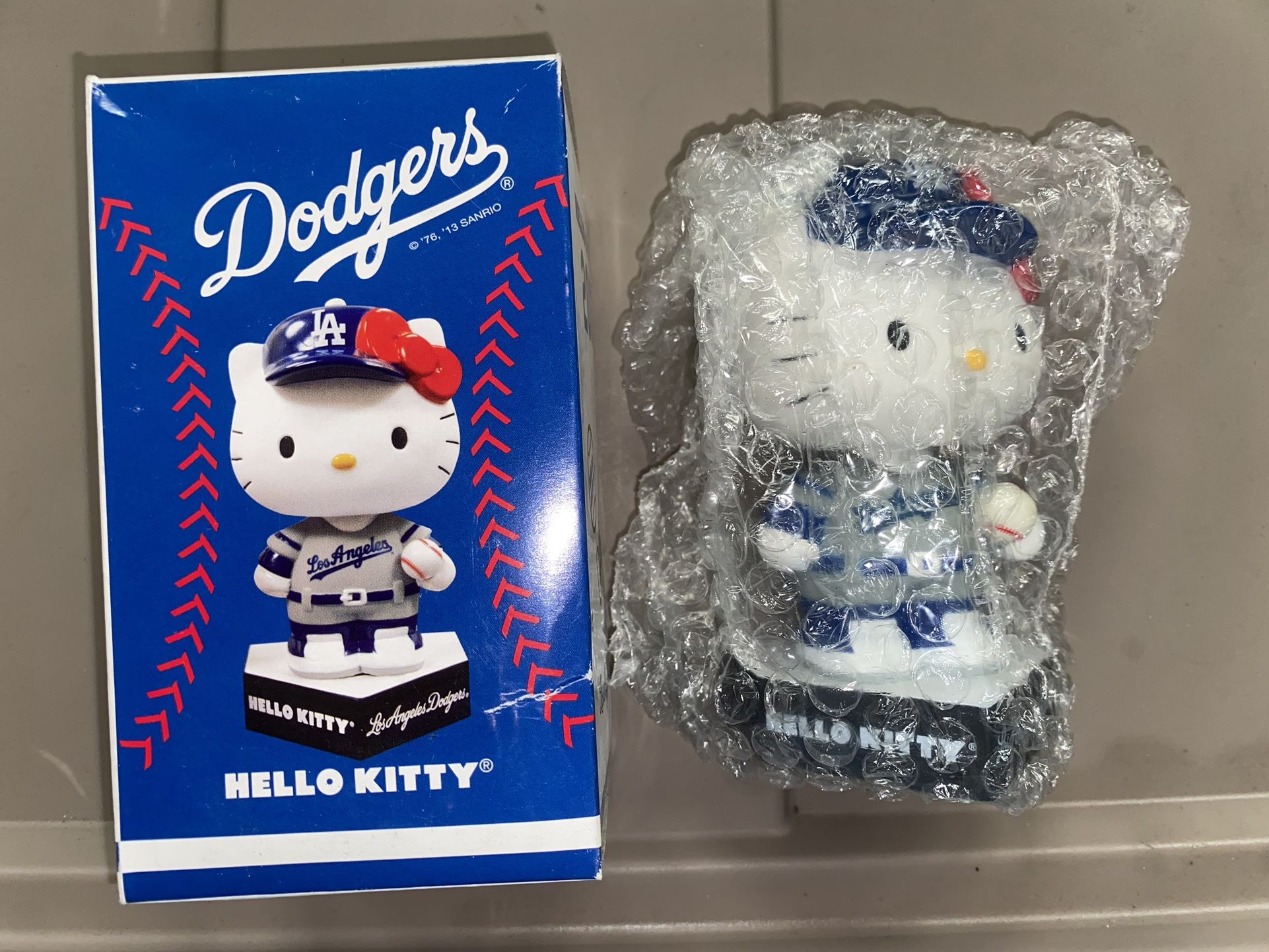 DODGERS HELLO KITTY BOBBLE HEAD