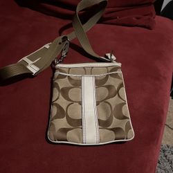Coach Crossbody Signature Purse 