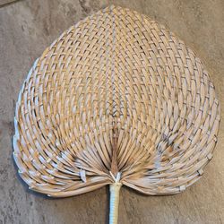 Vintage Straw Palm Leaf Wicker Rattan Hand Fan Heart Shape Boho Woven