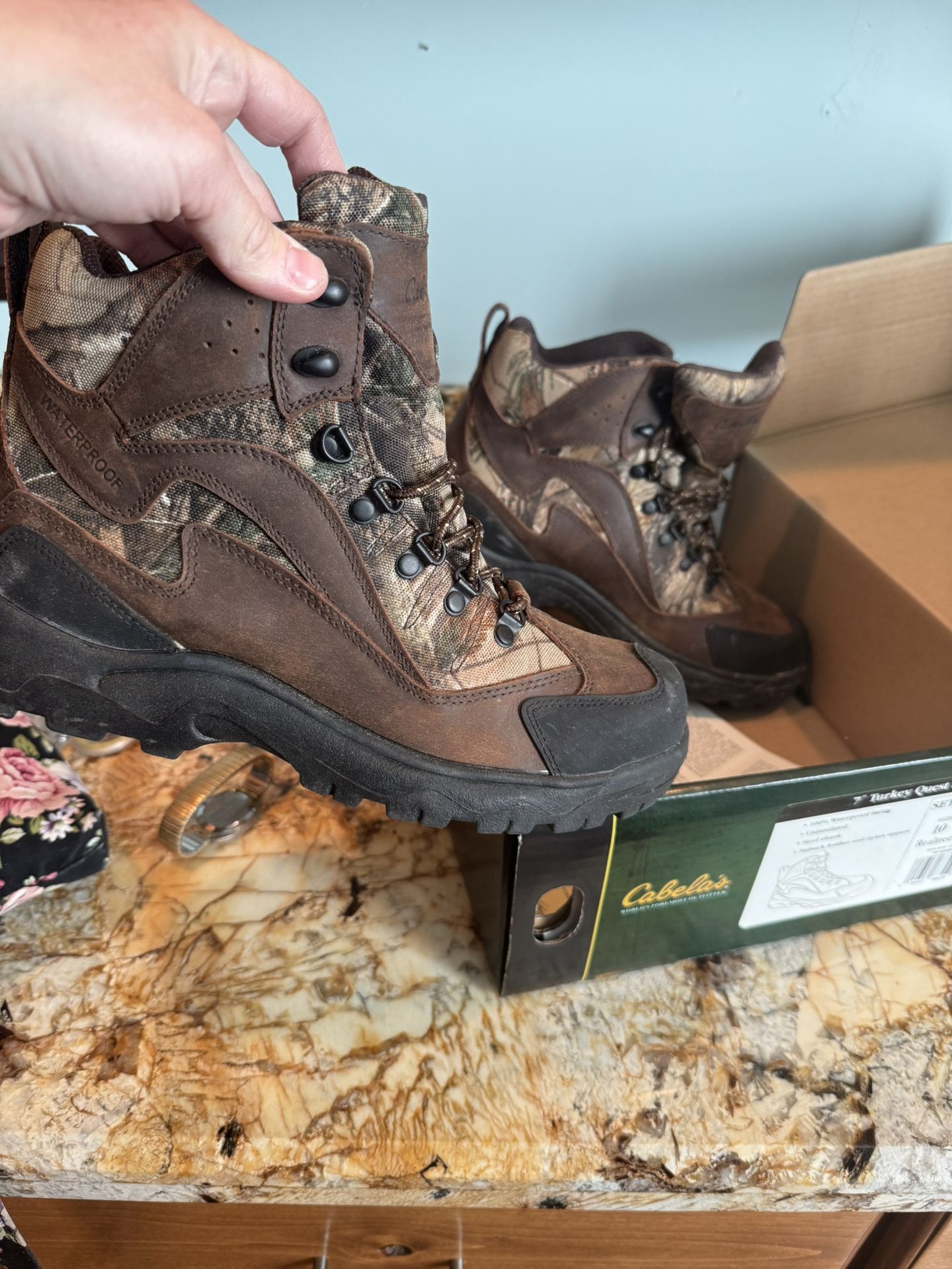 Men’s Hiking Boots Cabelas (like New)