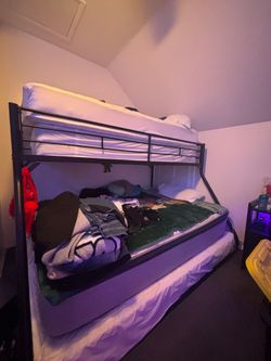 Twin over Queen bunkbed