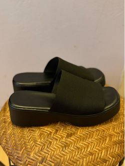 Black Platform Sandals 🔥
