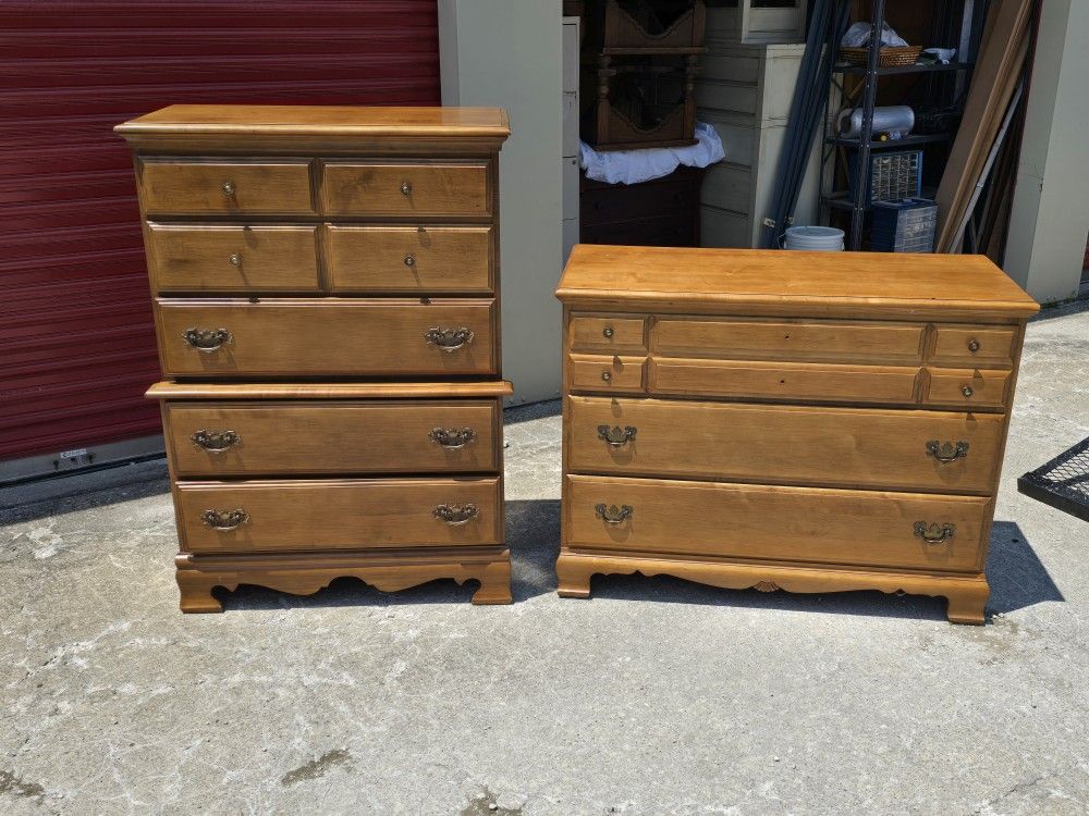 Vintage Midcentury Bedroom Dresser and Chest