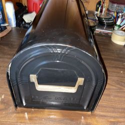 Large mailbox with a lock and key￼