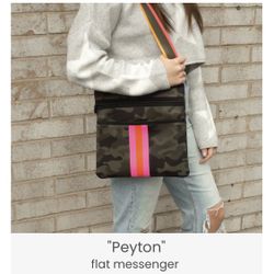 PENDING Haute Shore Peyton Showoff Neoprene Messenger Flat Crossbody bag