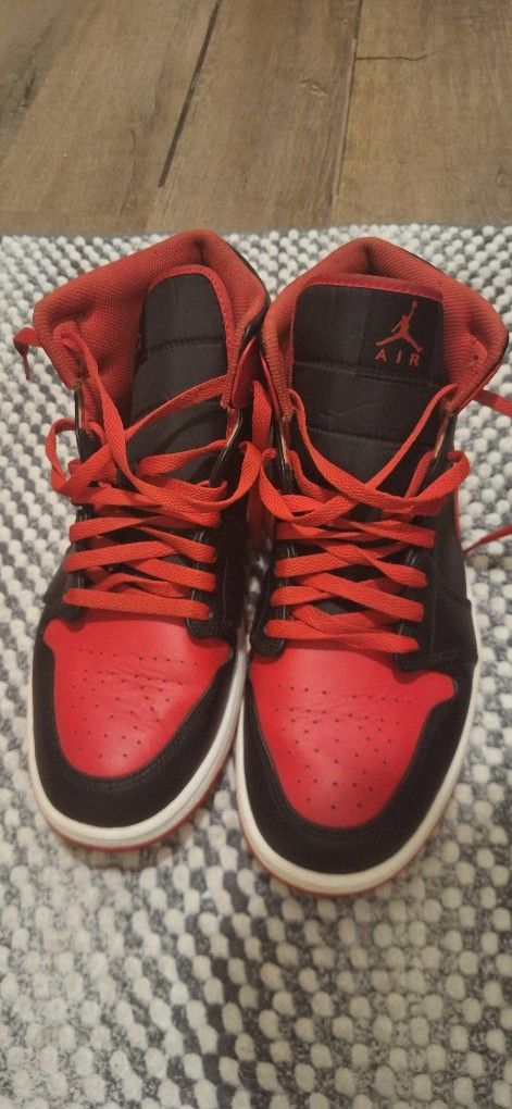 Jordan Alternate Bred Mid Jordan 1’s Size 11½
