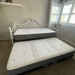 Twin Trundle Bed With 2 Mattresses 