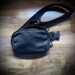 Lululemon Everywhere Belt Bag 1L