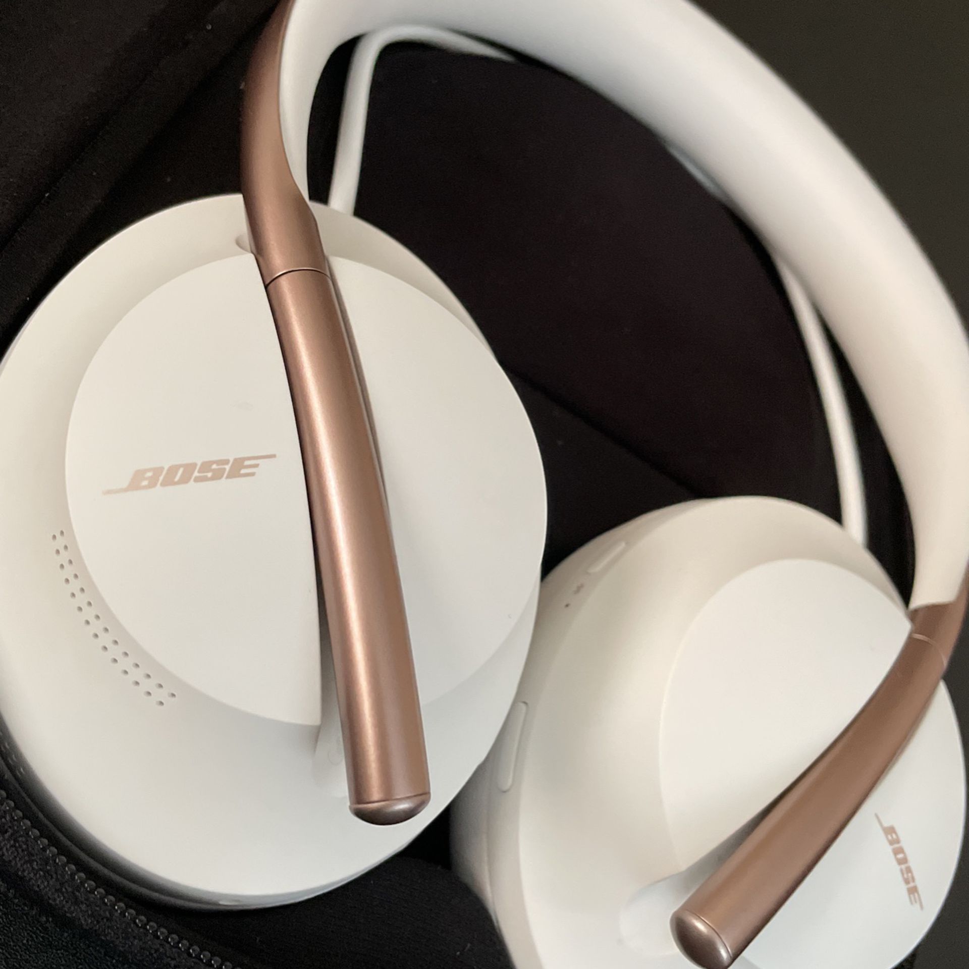 700 Bose, White-Rose Gold, Noise Cancelling, Used - New Condition (1)