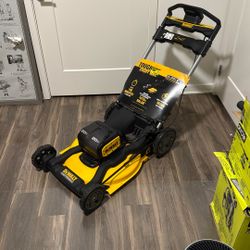 DEWALT 2x20V MAX 21 in. Cordless Battery Powered Push Lawn Mower ( NO BATTERY/NO BAG) NEW