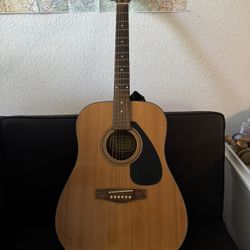 Yamaha Acoustic Guitar 