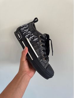 Dior b 23