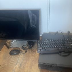 Whole Computer Set Up And In Good Condition 