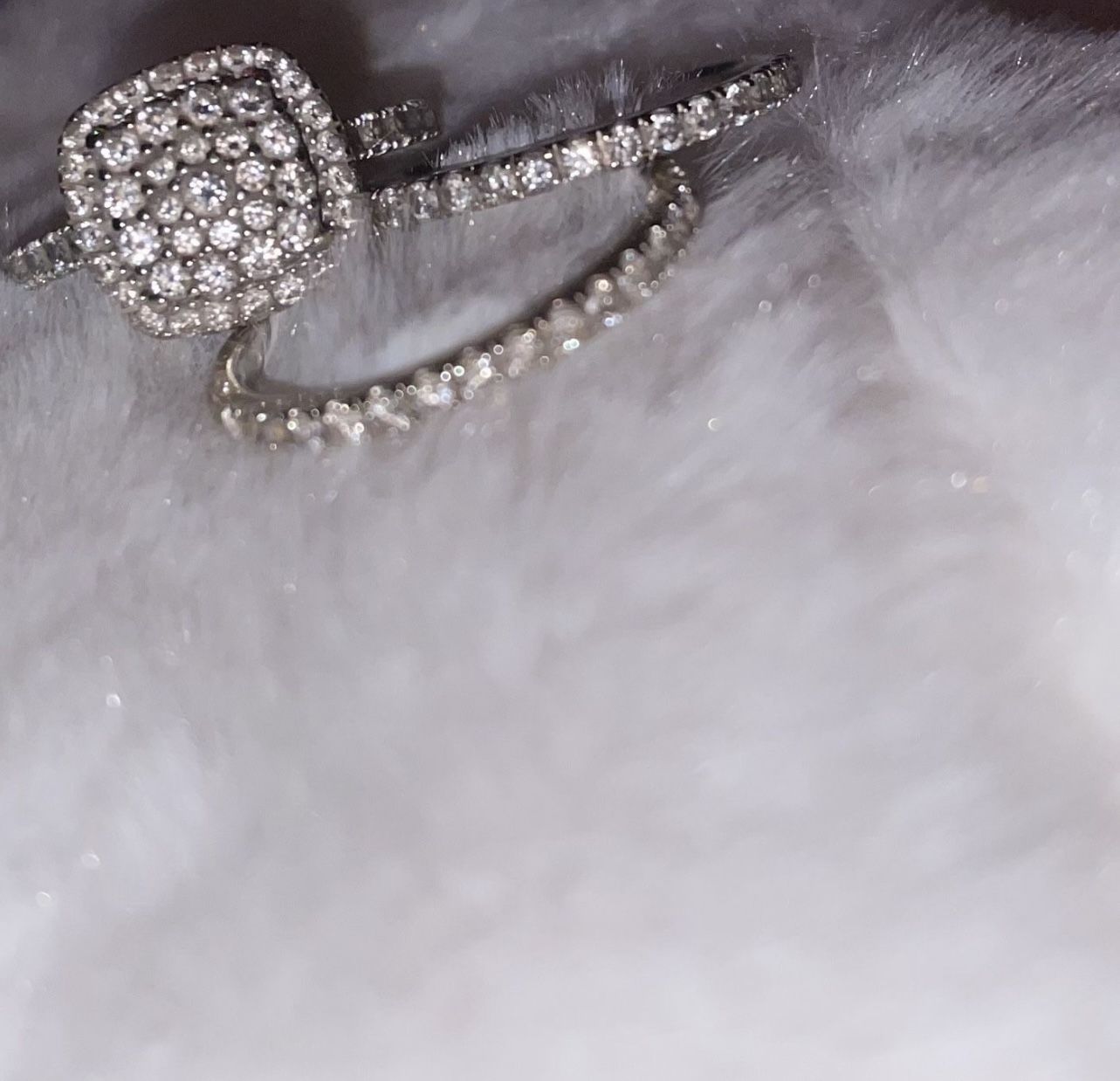 Engagement ring & wedding band set