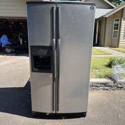 Refrigerator 