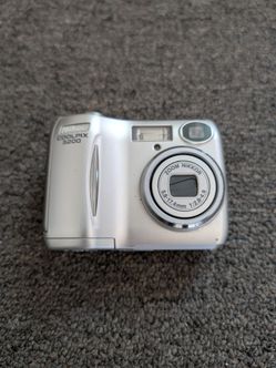 Nikon COOLPIX 3200 Compact Digital Camera 3.2MP 3x Optical Zoom Silver
