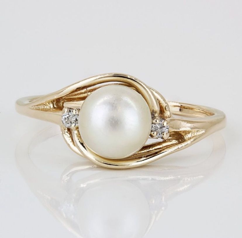 14K Yellow Gold Pearl Swirl Ring w/ Diamond Accent Stones