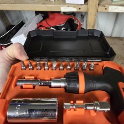 Ratcheting T handle Driver