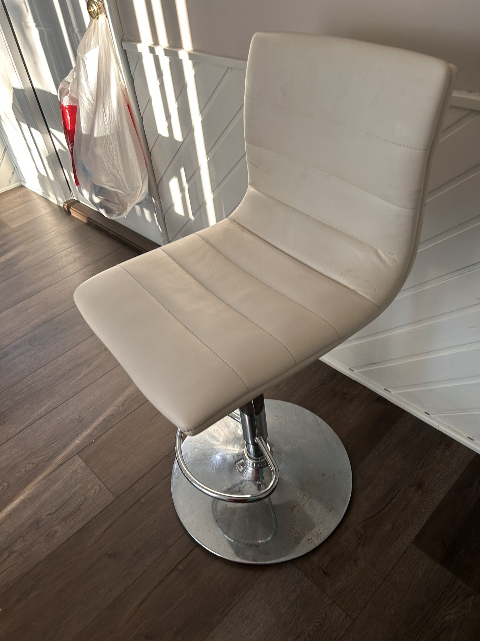 Used White Swivel Bar Stool