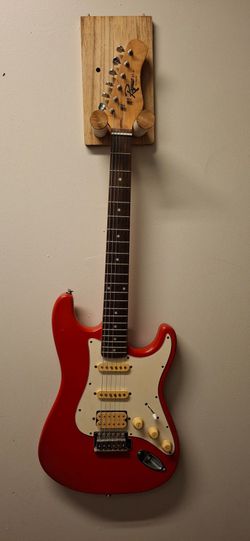 Rogué st-4 by squier electric guitar