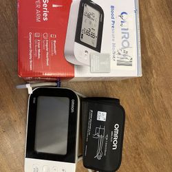 Omron 7 Series Upper Arm Blood Pressure Monitor – Like New