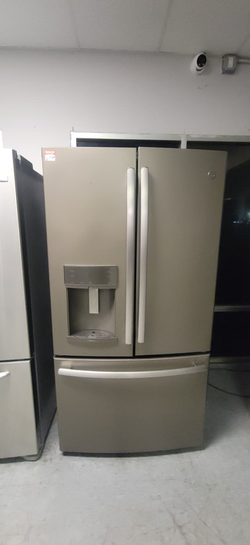 GE French Door Fridge – Slate, Water & Ice, Clean