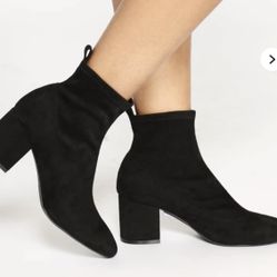 Boots Size 10 Black New Box 