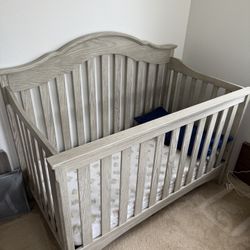Delta 6-1 Convertible Crib