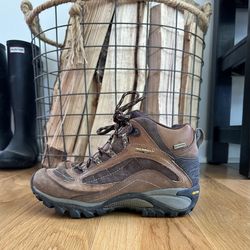 Women’s 7 Merrell Siren Mid Waterproof Hiking Boots-