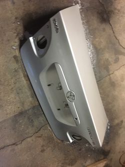 06 Toyota Corolla sedan 1.8 trunk silver color