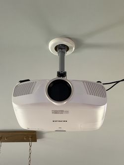 Epson Home Cinema 4000 Projector & 8x5 Screen