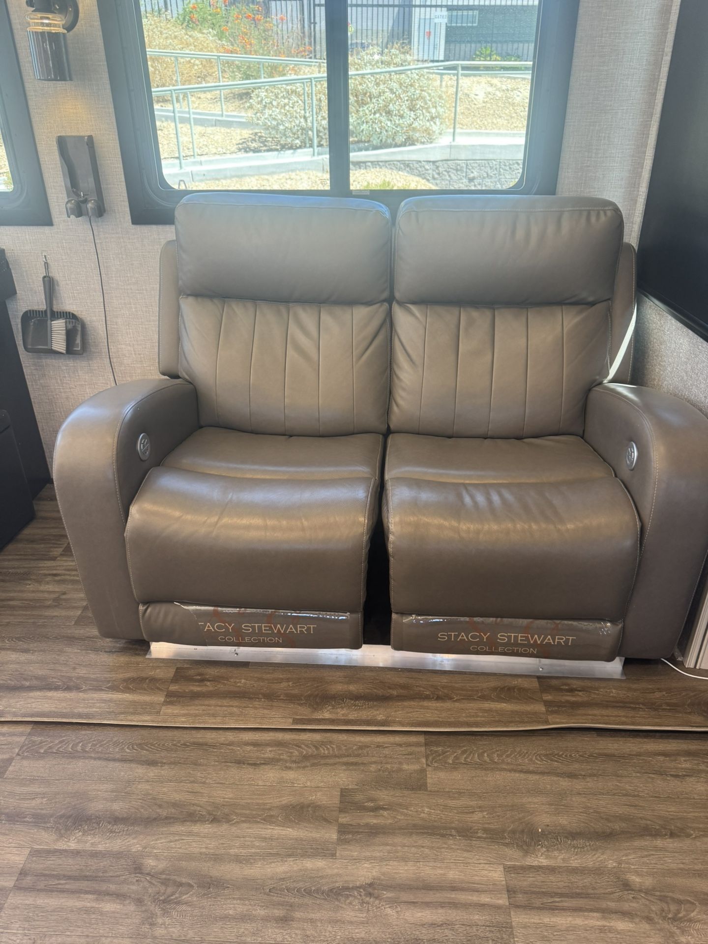 Heated Massage Recliner Loveseat – RV Ready – Dual Power – Stacy Stewart
