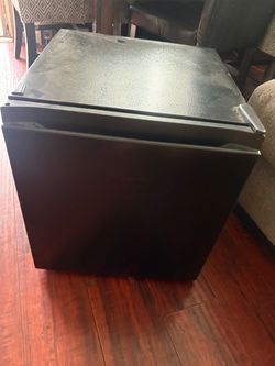 Black mini fridge