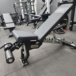 🔻 HEAVY DUTY COMMERCIAL GRADE SUPER SOLID  ADJUSTABLE BENCH THAT CAN INCLINE, DECLINE, FLAT AND MILITARY PRESS WITH WHEELS AND LEG PADS ( BRAND NEW )