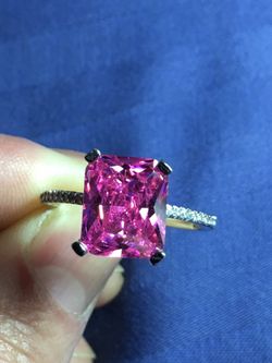 Women’s fine jewelry collection classic wedding engagement ring pink