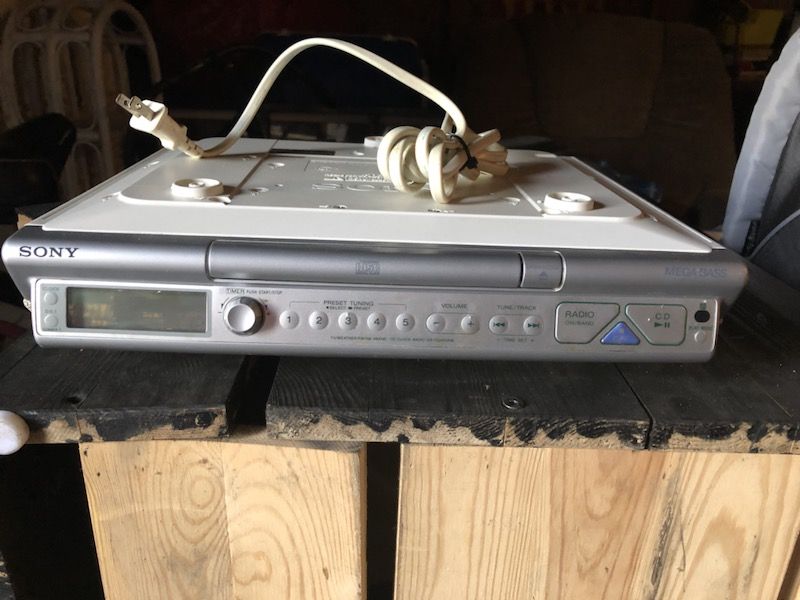 Kitchen AM/FM under counter radio