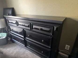 Black 7-Drawer Dresser – Solid Wood Style