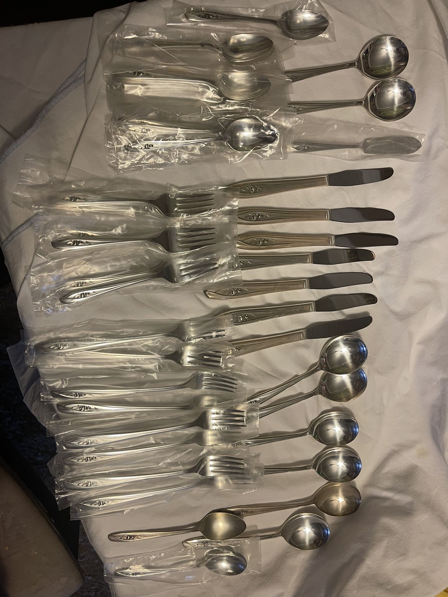 Silver Tulip Flatware Kitchen Dining
