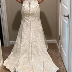 Brand New Oleg Cassini Wedding Gown 4-Petite
