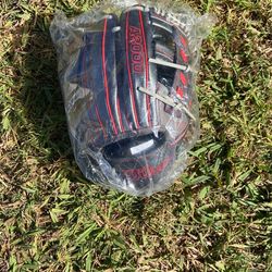 Baseball Glove A2000