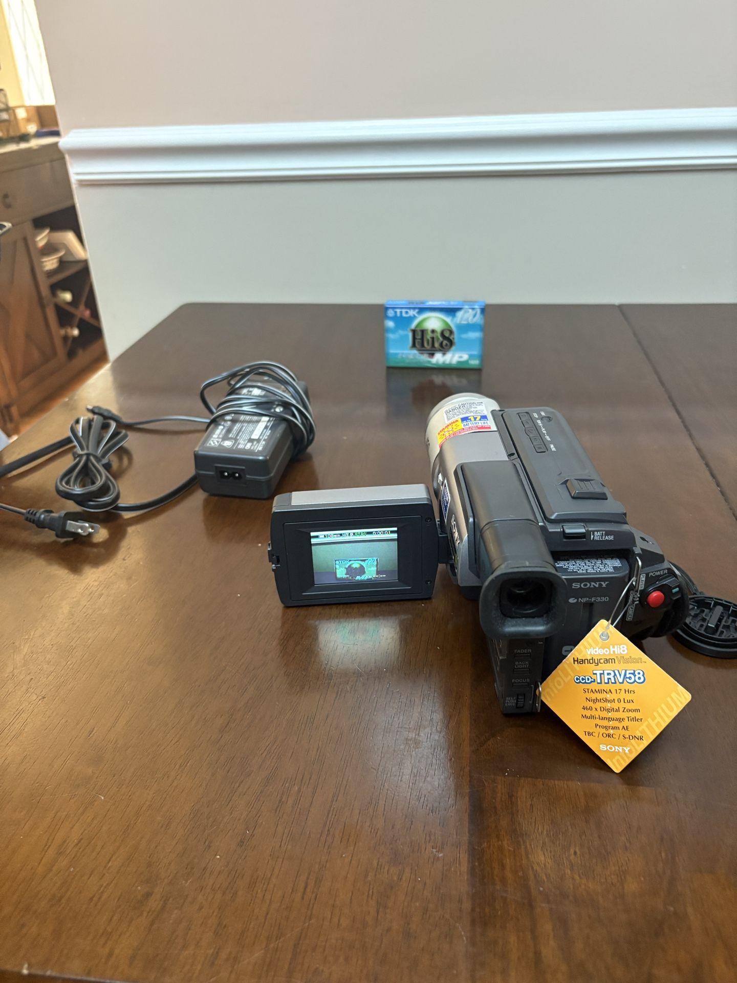 Sony Handycam CCD-TRV58 Hi-8 Camcorder 8mm Video Camera Video8 + Battery & Case