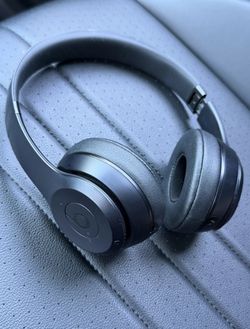 Beats by Dr. Dre Solo3 On Ear Wireless Headphones - Black with Black bag