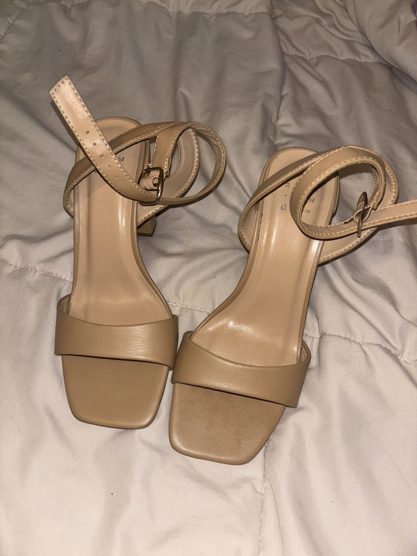 Beige/tan Heels