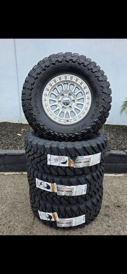 17" KMC w- 35" Toyo Open Country