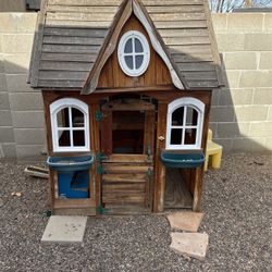 FREE Play House And Dog House Bring Help To Load Or Disable