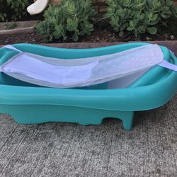 Like New And Very Clean Baby Bathtub 