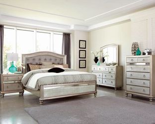 4-PCS Queen Bed Set in Offert (204181)