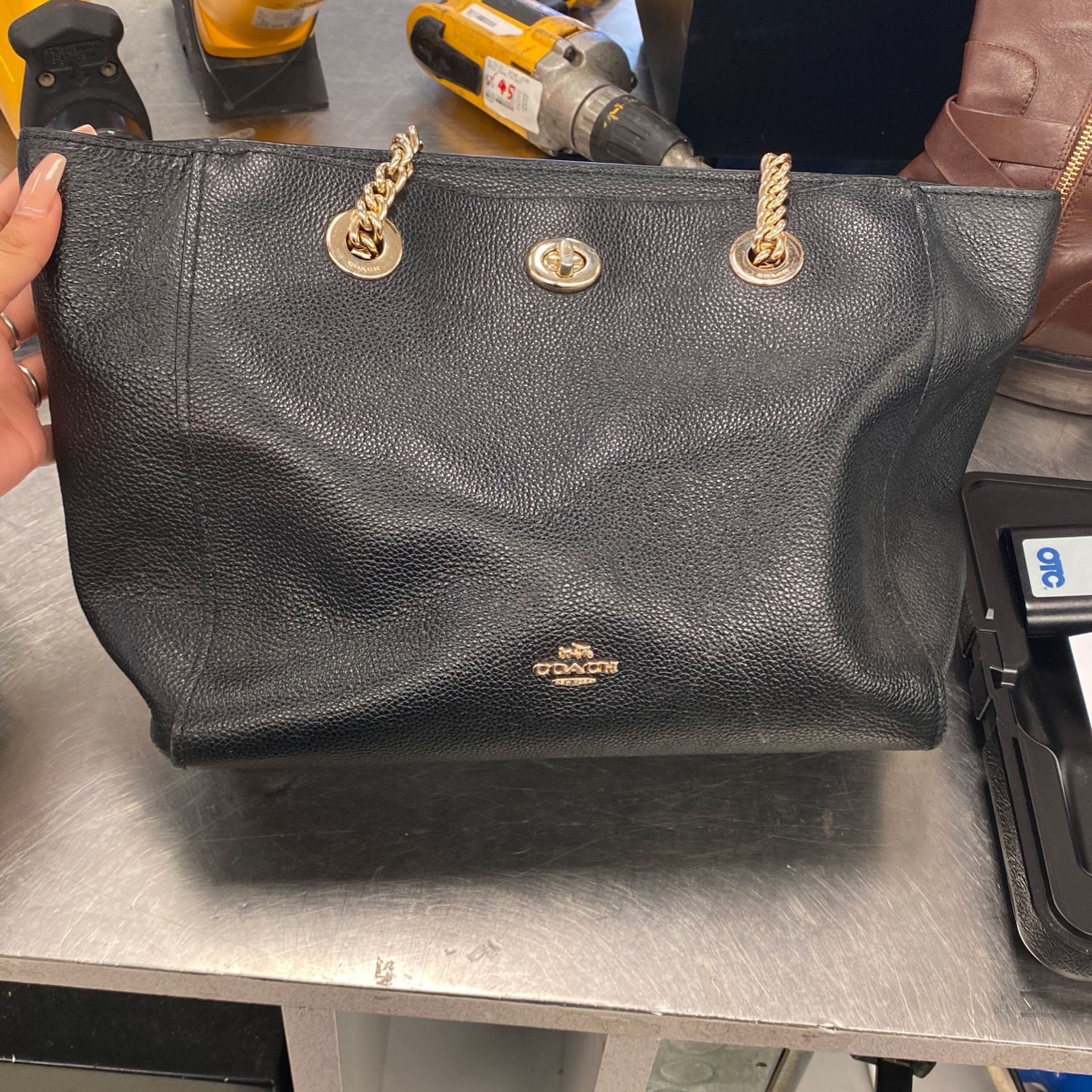 Coach Purse 👜 (Need gone)