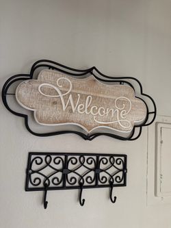 Key holder welcome sign