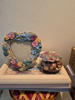 Brand New Heart Rose Frame With Matching Potpourri Glass Of Wirh Potpourri 